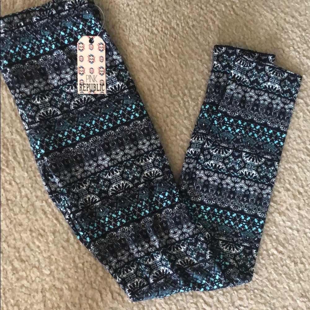 black/ivory/mint colored leggings